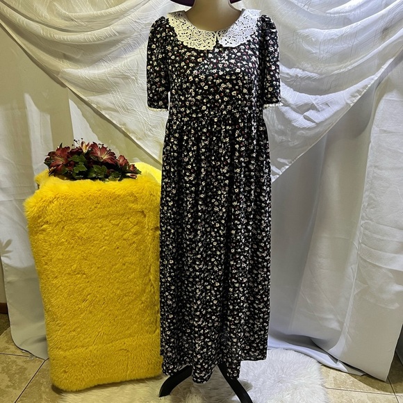 Picnic dress - Picture 1 of 14